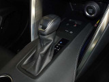 電動パーキングブレーキ・ブレーキホールドを装備してます。ホールド機能は信号待ちが多い一般道で疲労軽減になり、大好評です!