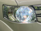 【HIDヘッドライト】非常に明るく前方を照らしてくれるので、悪天候や夜間の走行時も視界良好で安心してお乗りいただけます。