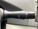 【オートライト】周りの明るさに応じて自動でヘッドライトの点灯・消灯ができる機能です!ライトの付け忘れ・消し忘れなどが無くなり、雨の日や夕方の走行も安心!トンネル通過時も便利ですね♪