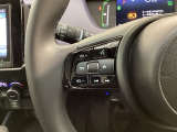 ステアリングにオーディオ操作スイッチが付いています。オーディオ画面に直接タッチしなくても操作が出来ますので、運転に集中できます。