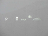 カラーヘッドアップディスプレイ付き。少ない視線移動で情報を確認できるので、運転の疲労軽減に繋がりますよ♪