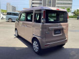 斜めからのリアビューも美しい。