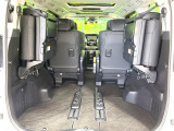 普段のお買い物や通勤、送迎等に十分な荷室スペースを確保しております。セカンドシートを倒すと、大きな荷物の積載も可能です♪