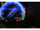 運転席周りのレイアウトをご覧ください。ナビゲーションが綺麗に装着されすっきり収まってますね!