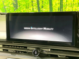 【メーカー純正12型ナビ】インテリアに溶け込むスタイリッシュな「専用設計」メーカーナビを装備♪視認性や操作性など基本性能にも優れ、より上質なカーライフをお楽しみいただけます。