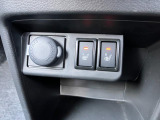 【シートヒーター】運転席、助手席にはシートヒーターを装備☆寒い朝にはシートをじんわり温めてくれてドライブも快適ですよ☆エアコンの暖房より早く温まってくれるので重宝☆スイッチon・off操作簡単