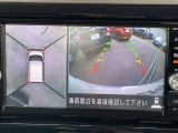 空から見ているような視点で周囲が確認できるアラウンドビューモニター、クルマの真上から見ているかのような映像によって、周辺の見えにくい障害物でも気付くことができます。