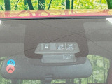 【トヨタセーフティセンス】走行中に前方の車両等を認識し、衝突しそうな時は警報とブレーキで衝突回避と被害軽減をアシスト。より安全にドライブをお楽しみいただけます。