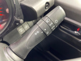 【オートライト】周りの明るさに応じて自動でヘッドライトの点灯・消灯ができる機能です!ライトの付け忘れ・消し忘れなどが無くなり、雨の日や夕方の走行も安心!トンネル通過時も便利ですね♪
