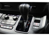 インパネシフトだから視線の移動も少なく足元もスッキリ♪運転席もゆったりしているのでゆとりを持ってドライブできますね!