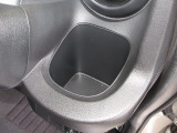 運転席と助手席にはドリンクホルダーがあります。取りやすい位置にありますからドライブも楽しくなりますね!