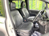 運転席まわりには十分なスペースがあり、大柄な方でもゆったり運転していただける環境です。