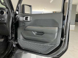 運転席ドアパネルになります。