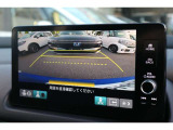 駐車時に便利なマルチビューカメラを装着しています。