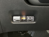 ハンドルの左下にETC2.0がついています。高速道路の料金所の通過も楽々です。 カードの取り出しもしやすい場所についています。