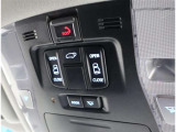 両側パワースライドドア付きだから、狭い駐車スペースなどでの 乗り降りラクラク!小さなお子さまのいるご家庭には嬉しい装備。