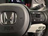 ハンドルにHondaセンシング系のクルーズコントロールやレーンキープアシストなどの操作スイッチが装備されています。ハンドルから手を離さず安全に操作できます。