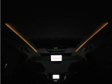 夜間に室内を照らしてくれるルームライトです