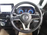 運転が楽しくなる明るく開放的な運転席まわりです。