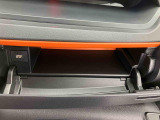 3.「認定中古車カルテ」は、走行距離や修復歴に加えてキズ・凹みの有無・状態や消耗品の交換、過去の整備状況がわかります。
