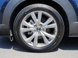 18インチ純正アルミホイールを装備。タイヤサイズは215/55R18となります。