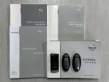 キーをバックやポケットに入れたまま、ドアリクエストキーを押すだけ開閉する、便利なインテリジェントキー2個とリモコンエンジンスターターが付いております。