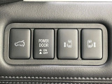 【両側パワースライドドア】スマートキーや運転席のスイッチで後席両側スライドドアの開閉が可能♪電動だから力を入れてドアを開ける必要が無く、小さなお子様でも簡単に開け閉めでき快適です♪