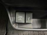 USBも完備しており長距離でも安心です!スマートフォンやタブレット等の充電が可能なUSBポート付きです。好きな音楽も一緒に連れ出せますよね。
