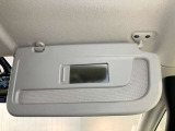 【運転席サンバイザー】鏡が付いているのでメイク直しなどにも便利★