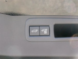 パワーバックドア機能付きです。高さや重さでバックドアの開閉って意外と大変ですが、電動で楽々です!