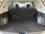 積み下ろしのしやすいデッキにはたっぷりと荷物を積み込んでいただけます。遊びから仕事まで、様々なシーンで頼れます♪
