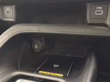【ワイヤレス充電器】スマートフォンを置くだけで充電可能。ケーブルをつなぐ煩わしさがありません