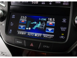 使いやすさや安全性を追求したステアリング周り!高級車ゆえにスイッチ類が多いのも特徴ですね!考え尽くされた配置ですぐに使いこなす事が出来ますのでご安心下さい!是非、体感してみて下さい!!