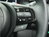 ◆アダプティブクルーズコントロール◆予め設定した車速内でクルマが自動的に加減速。前走車との適切な車間距離を維持しながら追従走行します。【LKAS】車線維持支援システムでステアリング操作を支援。