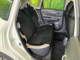 後部座席も気になるようなキズ・汚れやへたり等、大きなダメージはなく、良好な状態です。