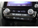 運転席と助手席の温度設定の変更が可能な左右独立タイプのデュアルエアコンです♪♪♪暑がりな人・寒がりな人も誰もが車内を快適にお過ごしいただけます♪♪♪