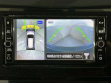 上からの視点で狭い駐車場への駐車に役立つ、アラウンドビューモニター対応純正メモリーナビ装備。