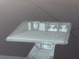 【三菱e-Assist】走行中に前方の車両等を認識し、衝突しそうな時は警報とブレーキで衝突回避と被害軽減をアシスト。より安全にドライブをお楽しみいただけます。