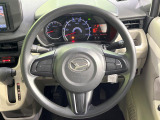 インテリアに合わせたデザインのステアリングは、運転される方のことも考え、運転しやすい形状、大きさです。是非一度、実際に触ってお確かめください。