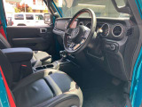 運転席周りです。