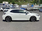 【オートリトラミラー】ドアロックに連動してドアミラーを自動で格納。クルマから離れていてもドアミラーを見るだけでドアの施錠状態が確認できます。