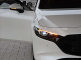アダプティブLEDヘッドライト カメラや車速センサーと連動して、ハイ、ロー、ワイドローのLEDライトを常に最適な配光に自動制御する優れものです!