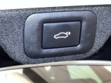 パワーバックドアは荷物の出し入れがしやすい優れもの!スイッチひとつで重たいバックドアが締まります!日用品の大量買い出しにも大活躍!