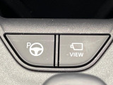【リモート機能つきアドバンストパーク】専用スマートフォンアプリの使用で、車外から遠隔駐車・出庫が可能な先進機能。広い場所で乗り降りしたい時に便利です♪
