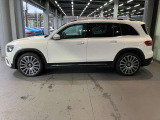 納車前整備はメーカー規定に基づき併設工場で入念に行います。メルセデス・ベンツ指定のツールと技術を用い、メーカーの研修を受けたメカニックがお客様のお車を整備いたします。神奈川運輸支局指定整備工場です。