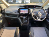セレナの運転席周りの画像です。