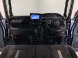 【前方視界】開放的な前方視界!運転がしやすく疲れにくいです♪窓が大きく、見通しがとっても良いおクルマですよ♪
