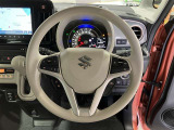 ステアリングから手を離さず、運転に集中したままオーディオ等の操作ができます。