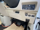 運転席に座りながら左スライドドアの開閉が出来る♪オートスライドドア開閉スイッチ装備