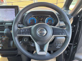 運転中のオーディオ操作は、ステアリングで行いましょう。安全運転で。